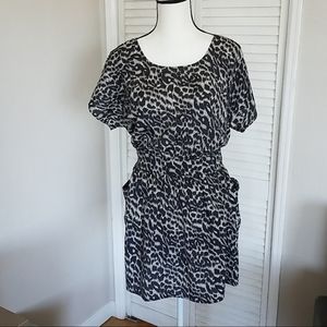 Black & Cream Short Sleeve Mini Dress, Size Medium